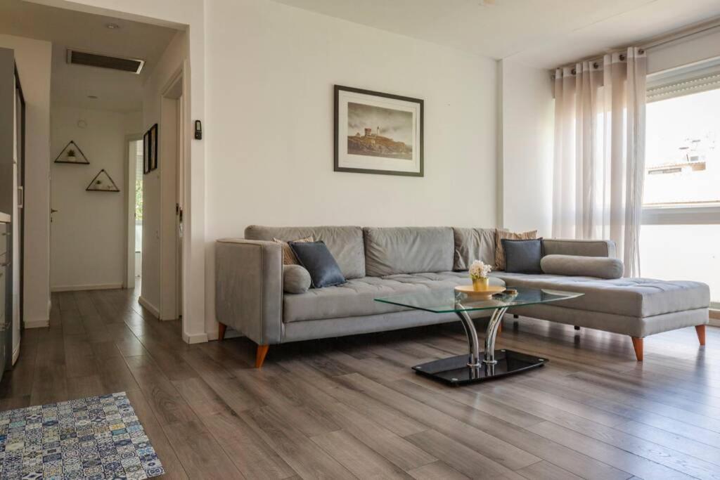 Big Apartment Next To Gordon Beach Plus Free Parking 텔아비브 외부 사진