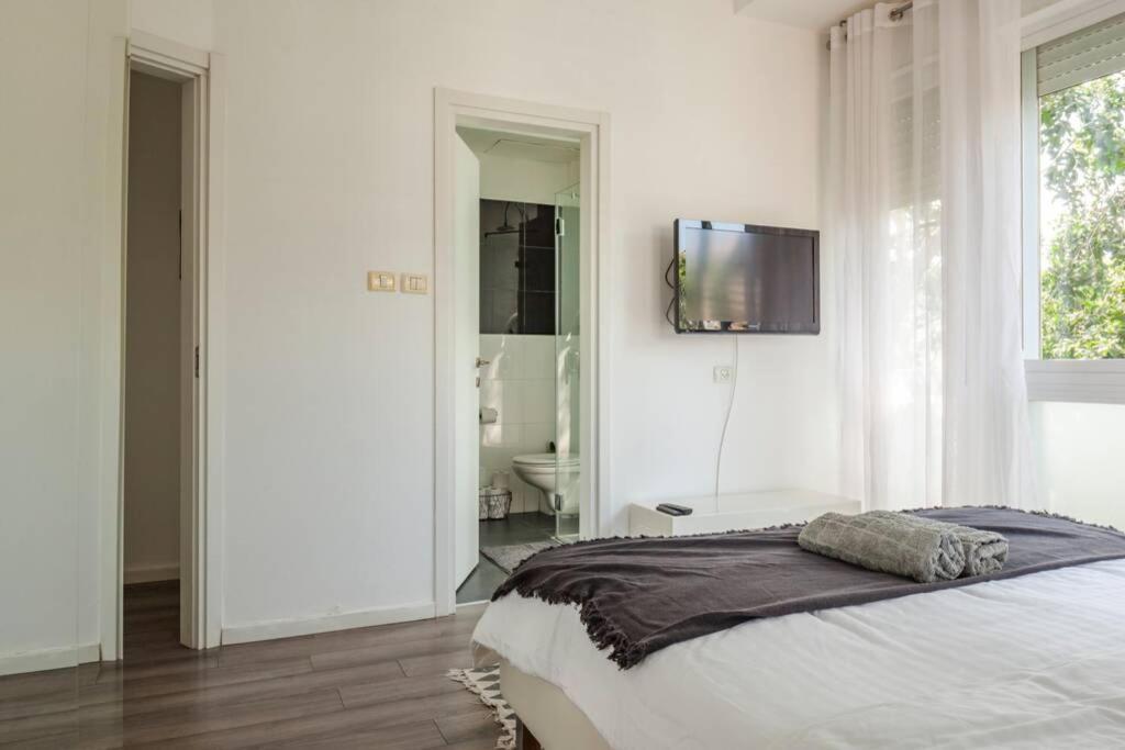 Big Apartment Next To Gordon Beach Plus Free Parking 텔아비브 외부 사진
