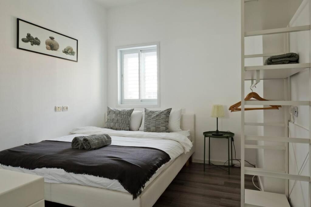 Big Apartment Next To Gordon Beach Plus Free Parking 텔아비브 외부 사진
