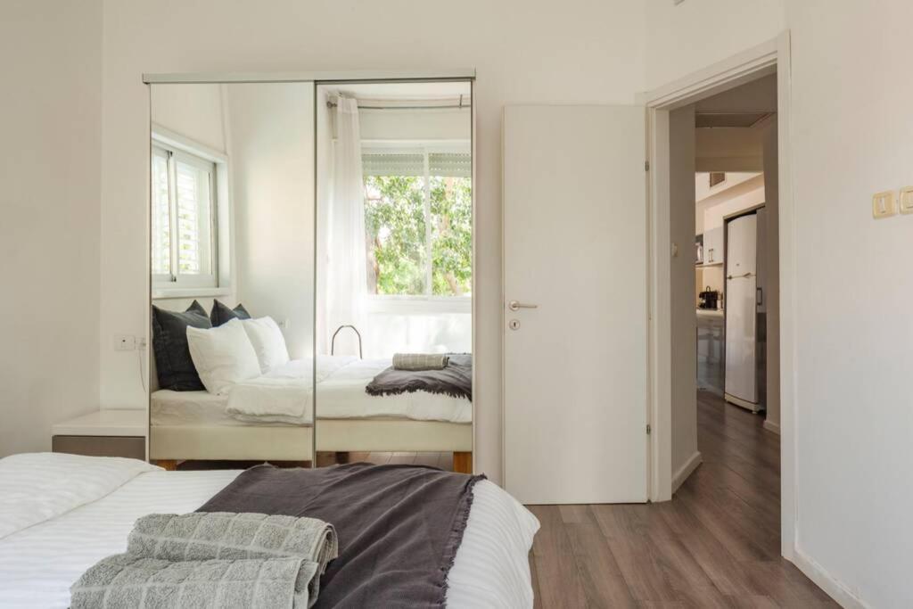 Big Apartment Next To Gordon Beach Plus Free Parking 텔아비브 외부 사진