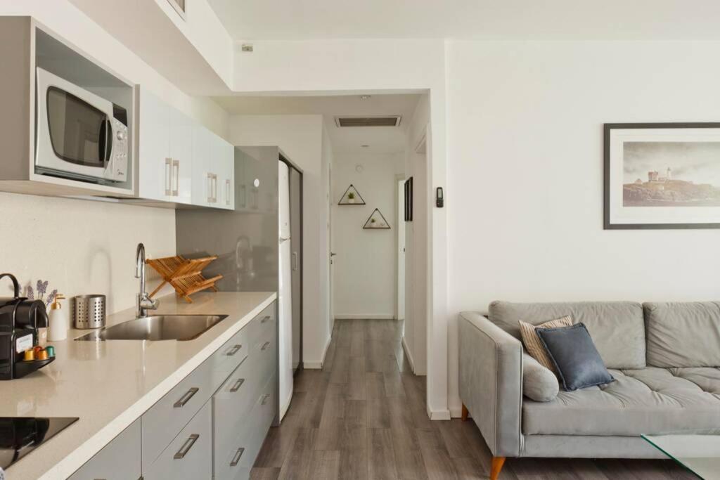 Big Apartment Next To Gordon Beach Plus Free Parking 텔아비브 외부 사진