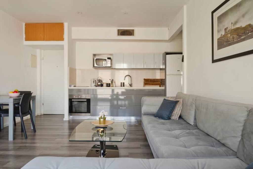 Big Apartment Next To Gordon Beach Plus Free Parking 텔아비브 외부 사진